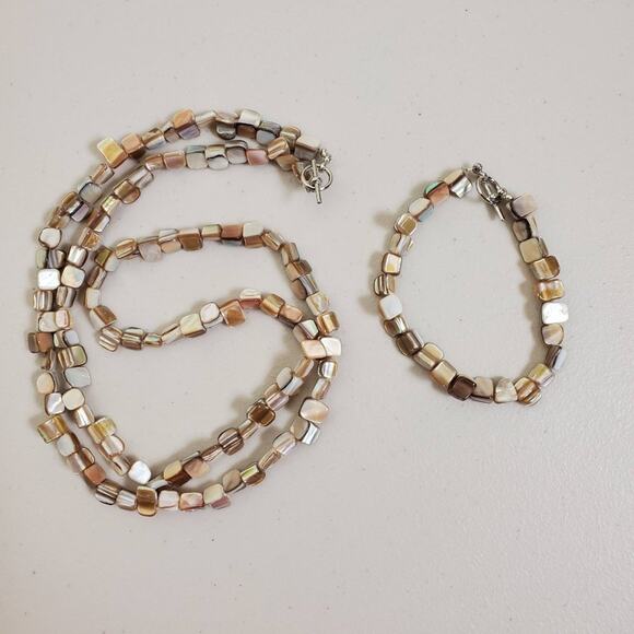 Vintage Mother of Pearl Necklace and Bracelet Set Handcrafted One Size - Picture 6 of 11